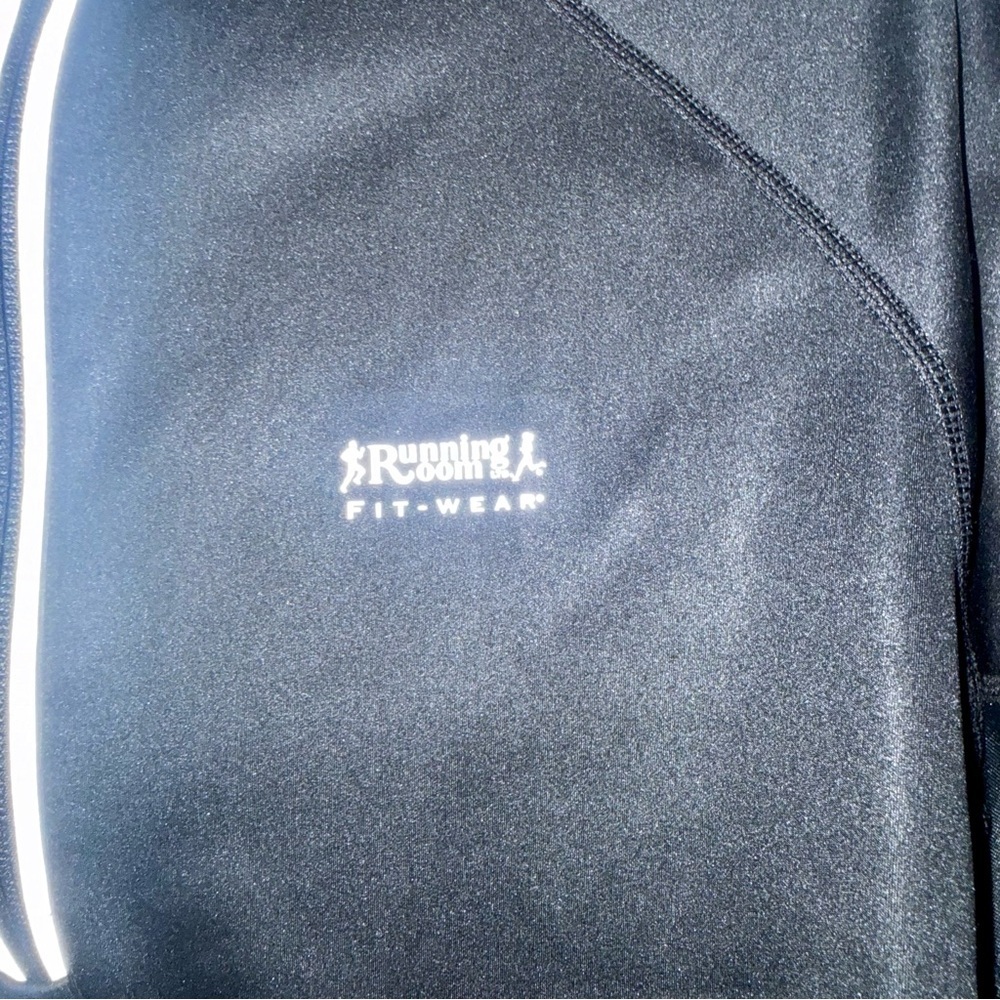 😸EUC Running Room Men's Black Performance Jacket - Picture 2 of 6